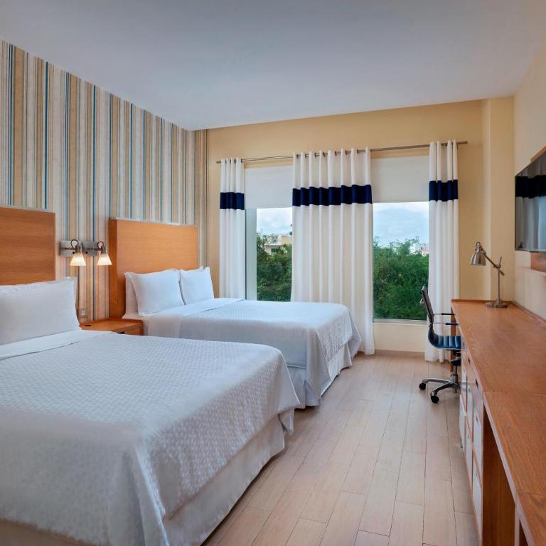 Four Points by Sheraton Cancun Centro - Traditional, Guest room, 2 Queen, City view - 1