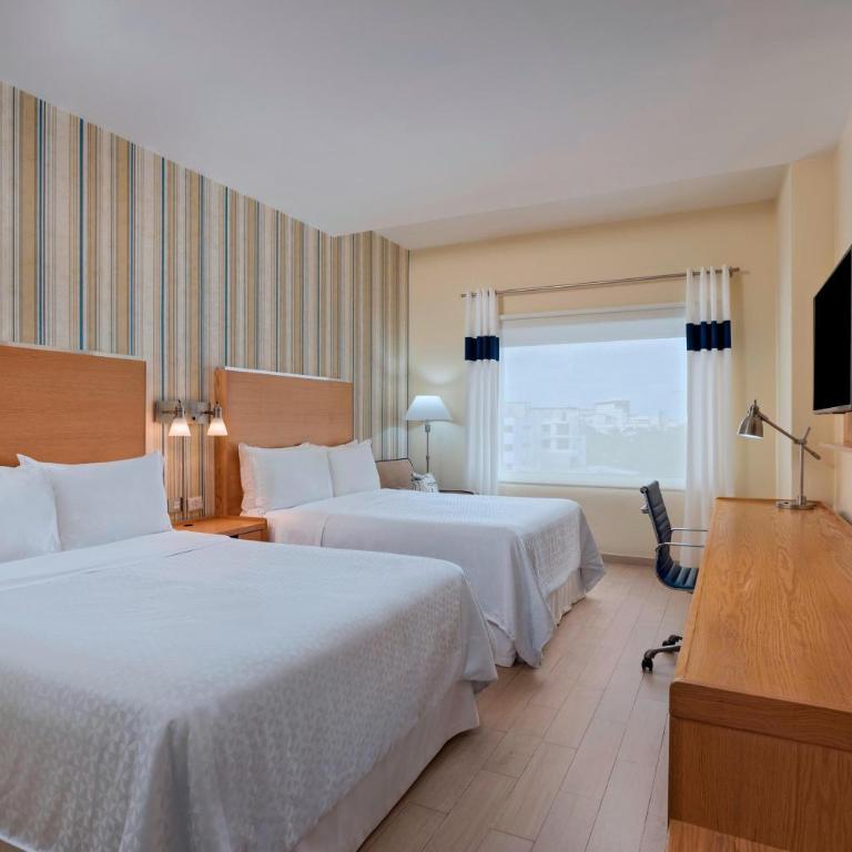 Four Points by Sheraton Cancun Centro - Traditional, Guest room, 2 Queen, City view - 2