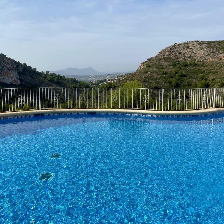 Montecala 3-bedroom apartment with spectacular views and pools - Apartamento de 3 dormitorios con vistas a las montañas - 24