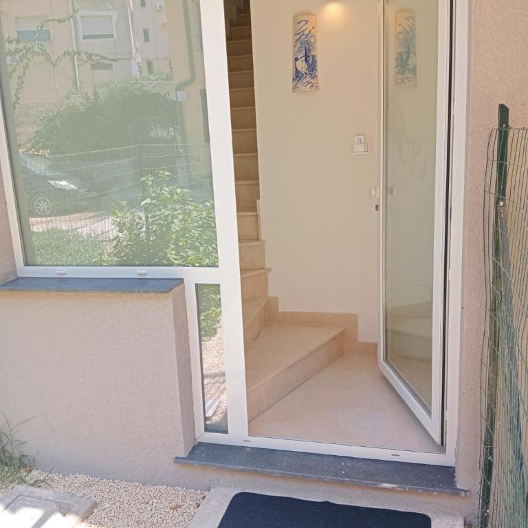Niche Apartment - Appartamento con 2 Camere da Letto e Terrazza - 7