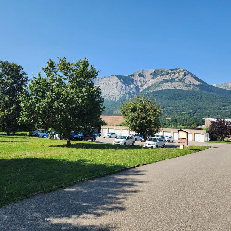 appartement T3 avec jardin proche village - Appartement 2 Chambres - 49