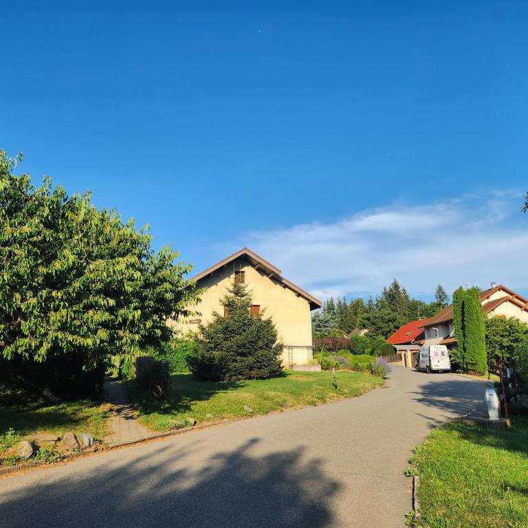 appartement T3 avec jardin proche village - Appartement 2 Chambres - 48