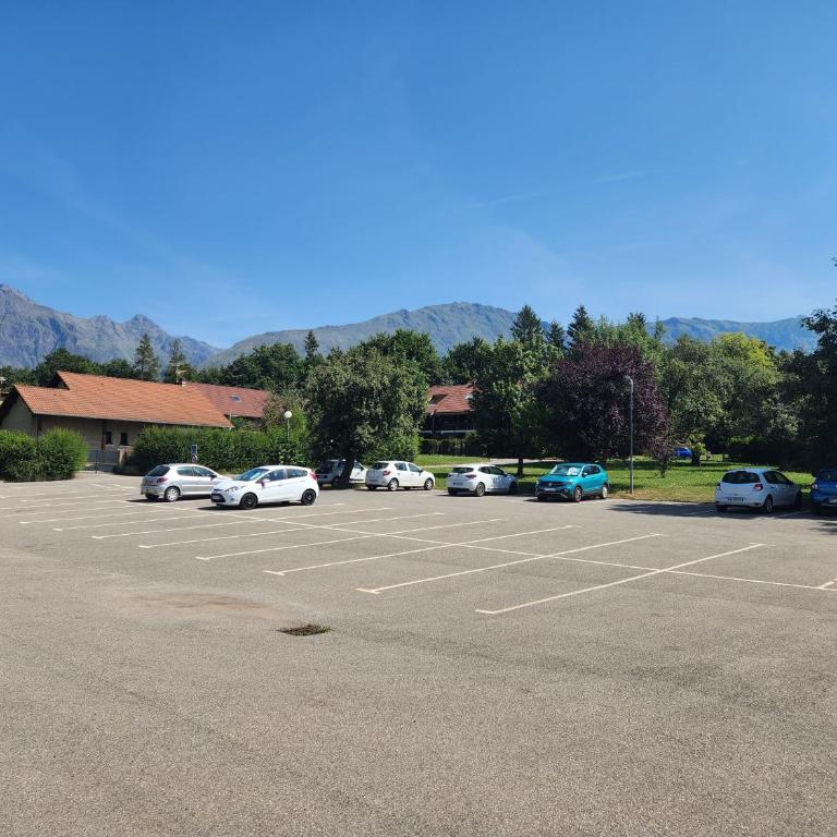 appartement T3 avec jardin proche village - Appartement 2 Chambres - 50
