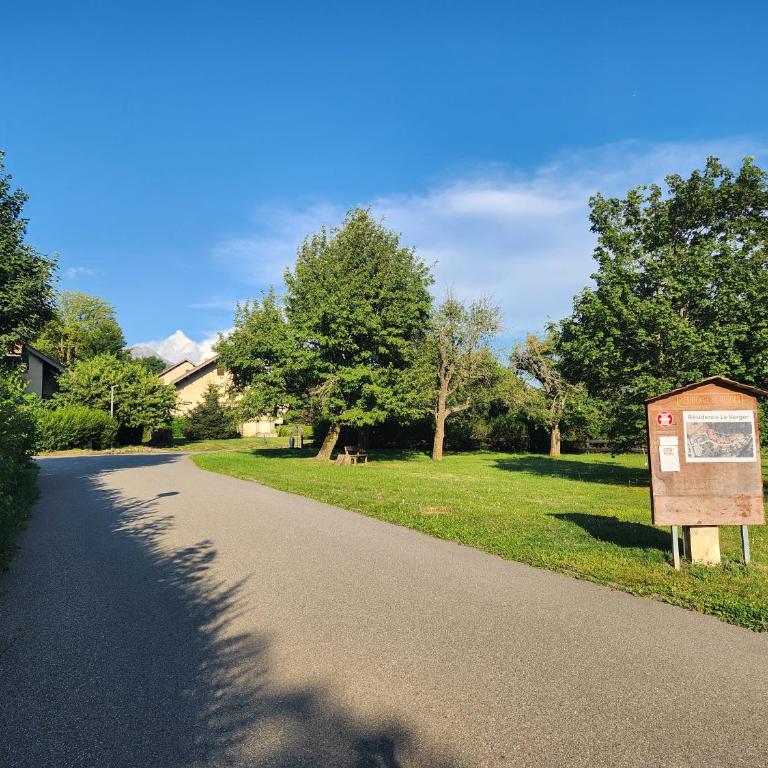 appartement T3 avec jardin proche village - Appartement 2 Chambres - 52