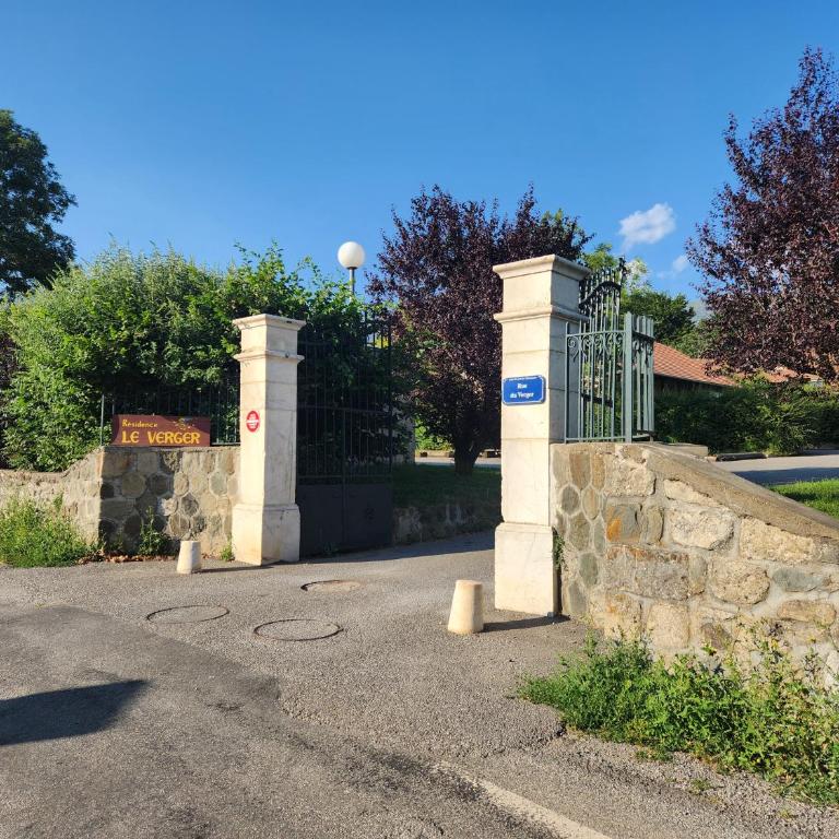 appartement T3 avec jardin proche village - Appartement 2 Chambres - 46