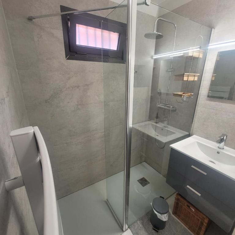 Agreable et Calme 3 pieces Terrasse, Piscine, Tennis, Plage - Appartement 2 Chambres - 2