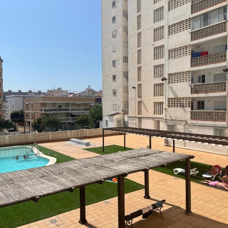 Apartamento 1ª Línea de Playa - Con Piscina y Parking - Apartamento de 2 dormitorios - 28