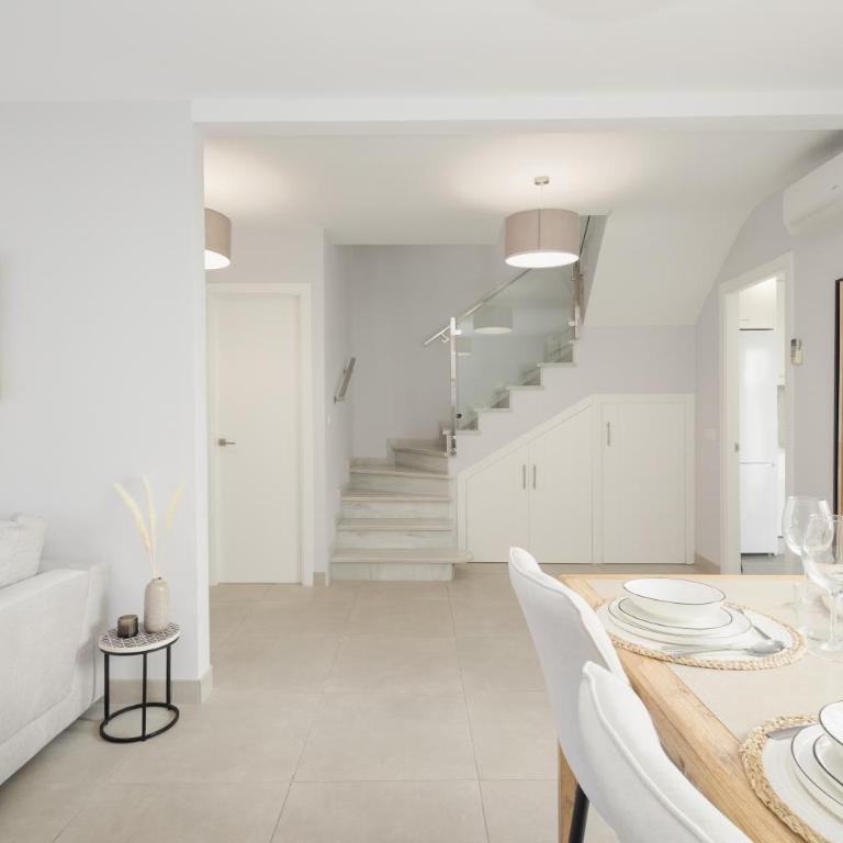 Townhouse, recently renovated and 200m from La Cala beach, in Mijas Costa - Apartamento de 3 dormitorios - 25