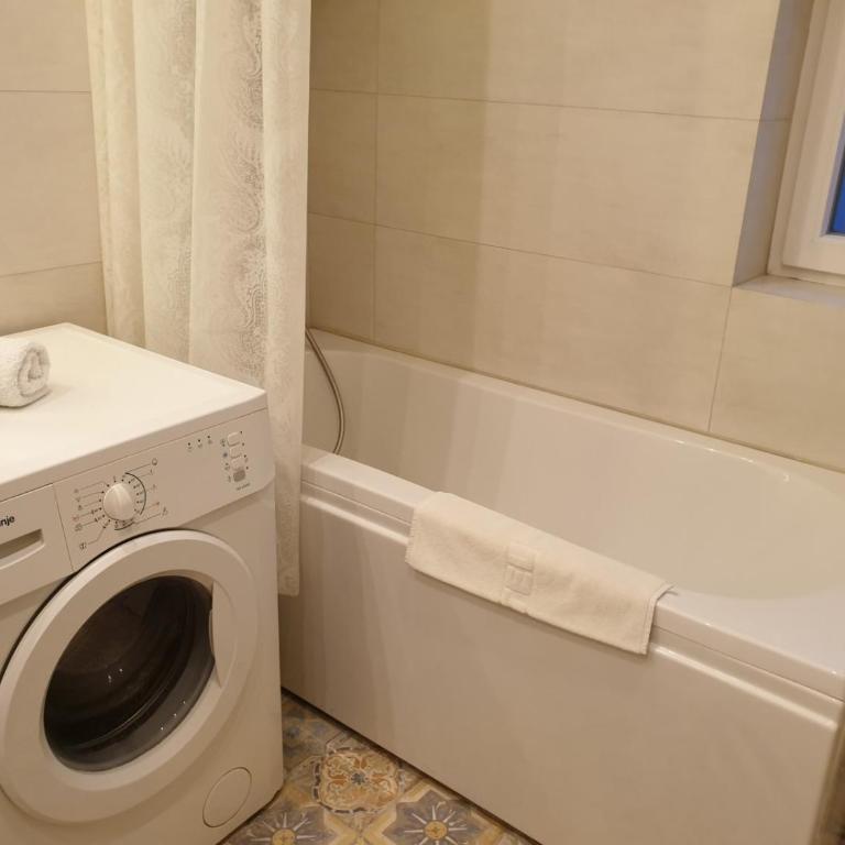 Shabby Chik, cozy apartment near St Sava Temple - One-Bedroom Apartment - 35