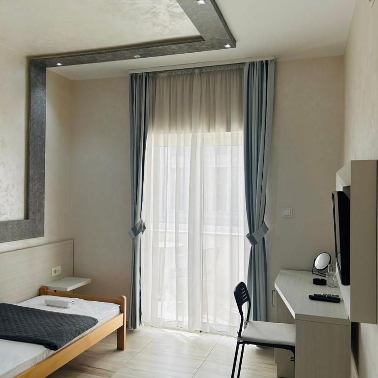 Hotel Maksim - Single Room with Balcony - 5