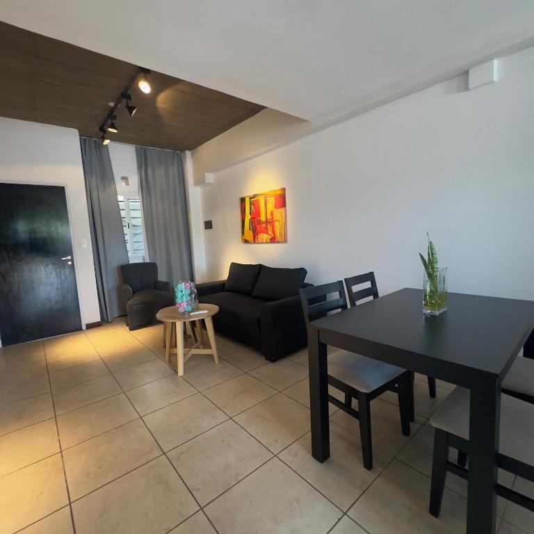 Departamento bien ubicado, espacio amplio y con terraza - Apartamento de 2 dormitorios - 8
