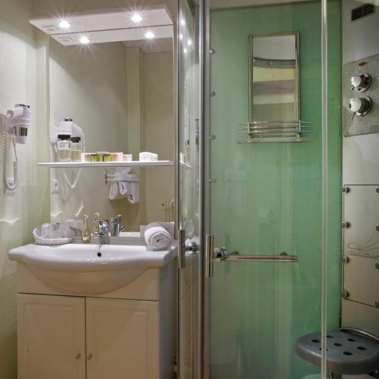 Midland Hôtel - Restaurant Le Derby's - Grande Chambre Double avec Douche - 1