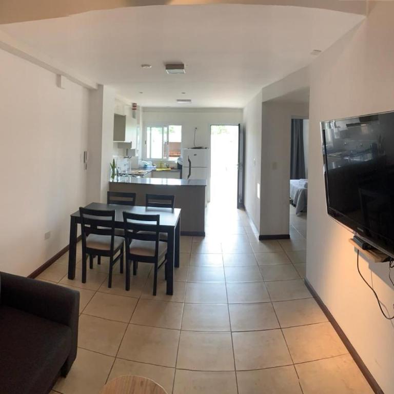 Departamento bien ubicado, espacio amplio y con terraza - Apartamento de 2 dormitorios - 2