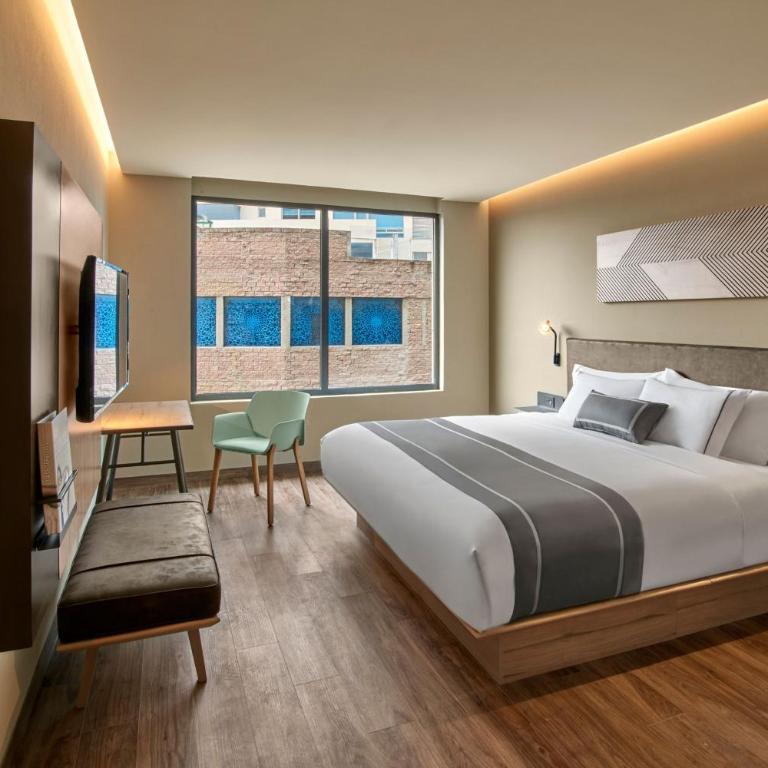 City Express Plus by Marriott Ciudad de Mexico Interlomas - Suite con balcón y sofá cama - 1 cama extragrande - 3