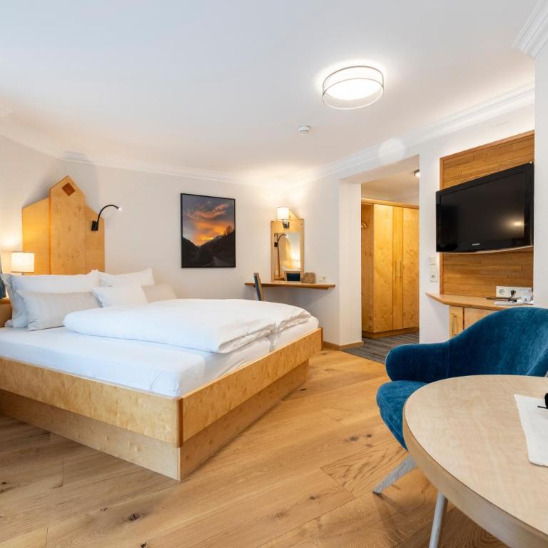 Hotel Jägerhof - Doppelzimmer mit Balkon - 8
