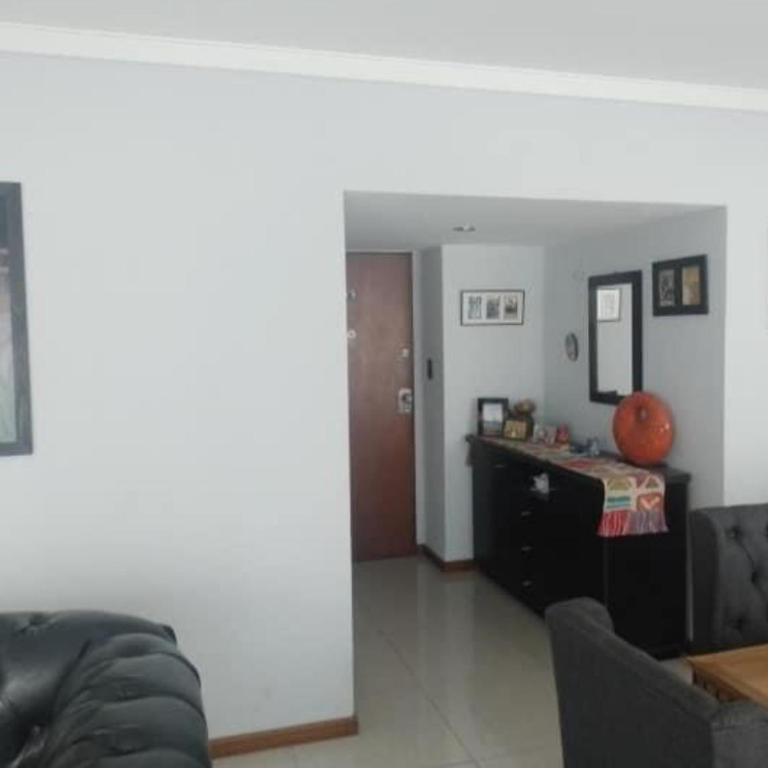 DPTO EN PLENO CENTRO 3 AMB con COCHERA no se acepta grupo de jovenes - Apartamento de 2 dormitorios - 2