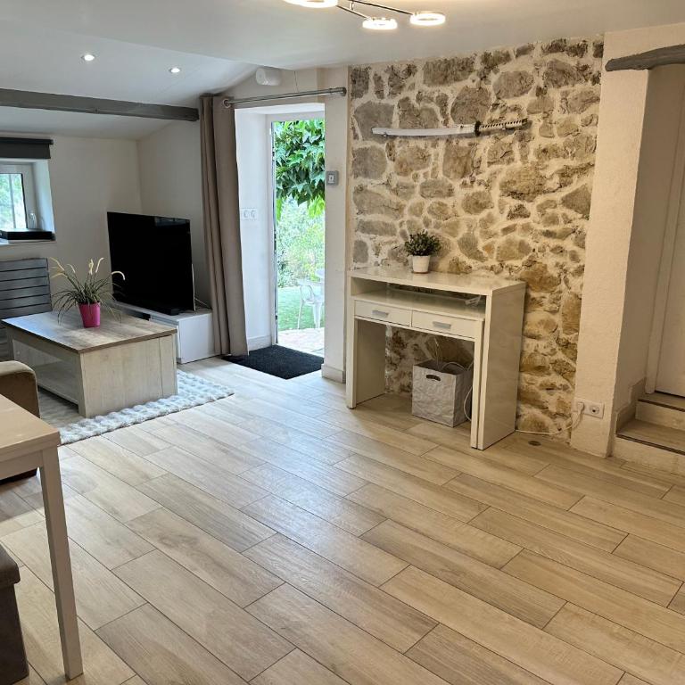 Maison en pierre, 3 chambres à 15 mn du centre de Menton et des plages - Maison 3 Chambres - 11