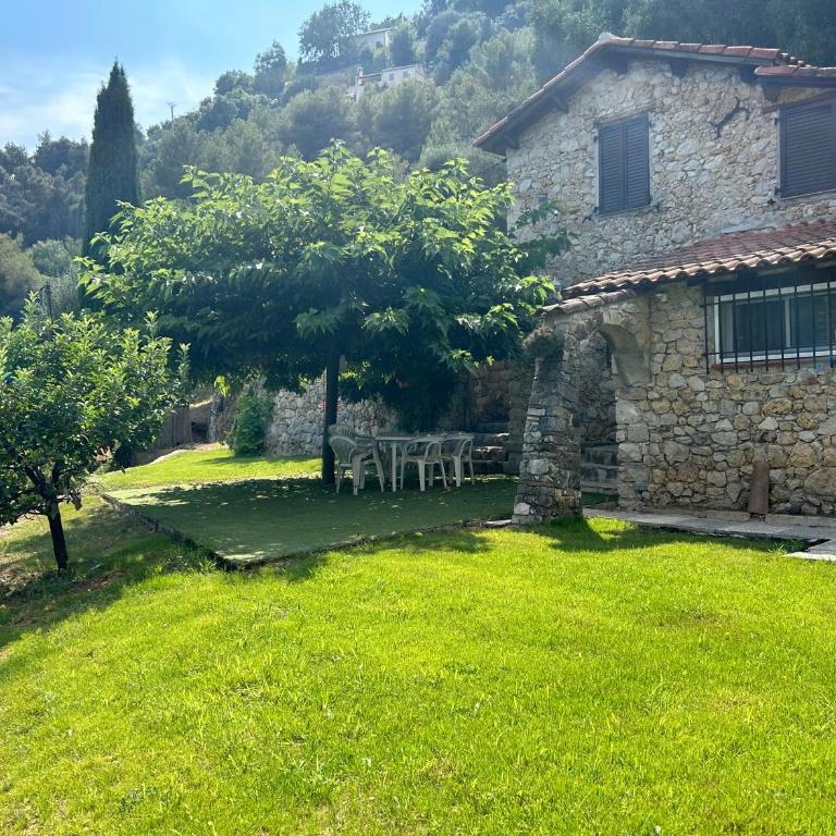 Maison en pierre, 3 chambres à 15 mn du centre de Menton et des plages - Maison 3 Chambres - 1
