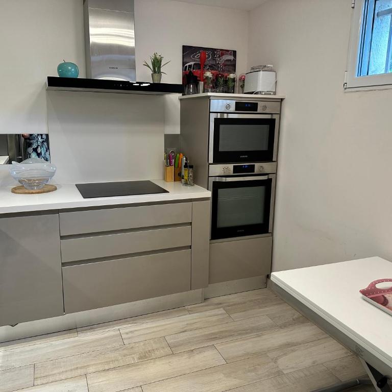 Maison en pierre, 3 chambres à 15 mn du centre de Menton et des plages - Maison 3 Chambres - 17
