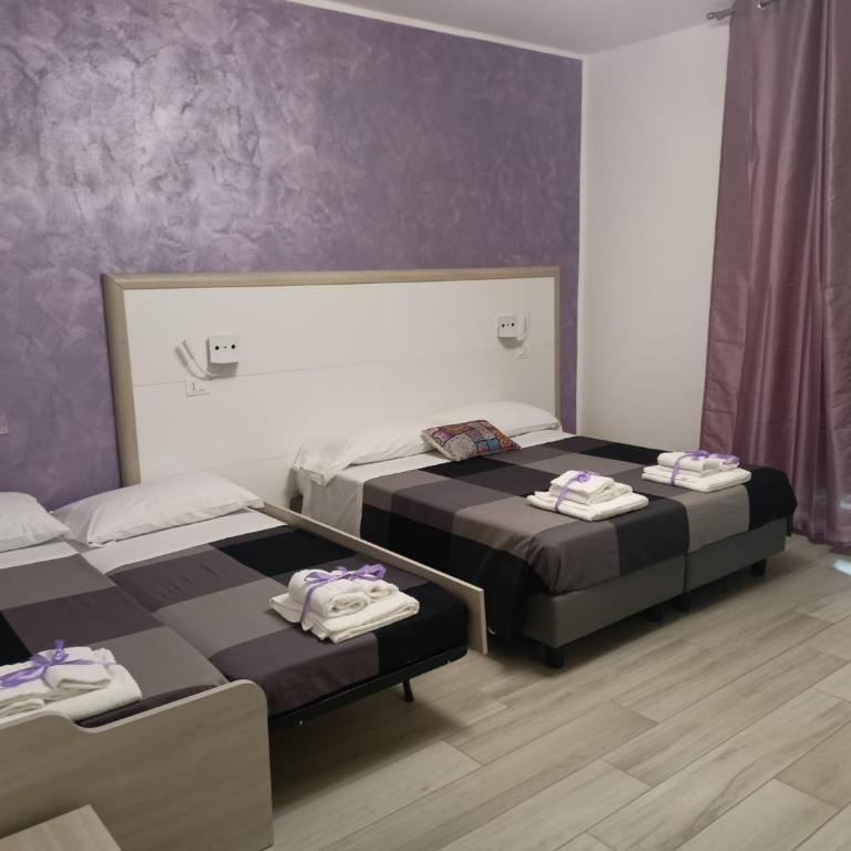 La Dea Rooms - Quadruple Room with Terrace and Private Bathroom - 2