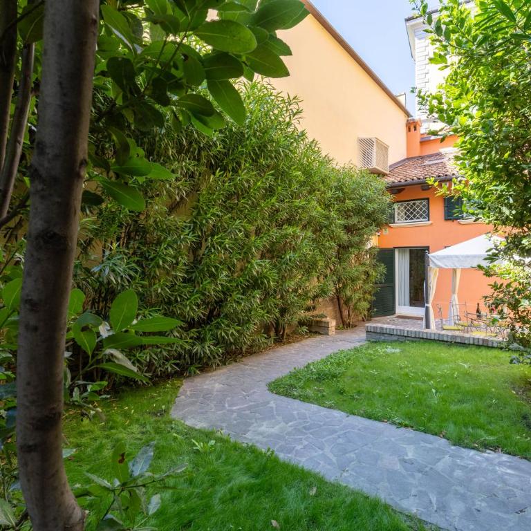 BolognaRoomscom - Isaia Garden Private Garden Spa Bath - Suite King con Vasca Idromassaggio - 6