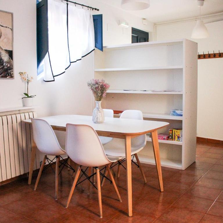 El 8 de Serranos - Bajo - Casa con garaje - Apartamento - Planta baja - 4