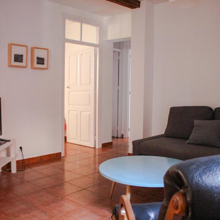 El 8 de Serranos - Bajo - Casa con garaje - Apartamento - Planta baja - 6