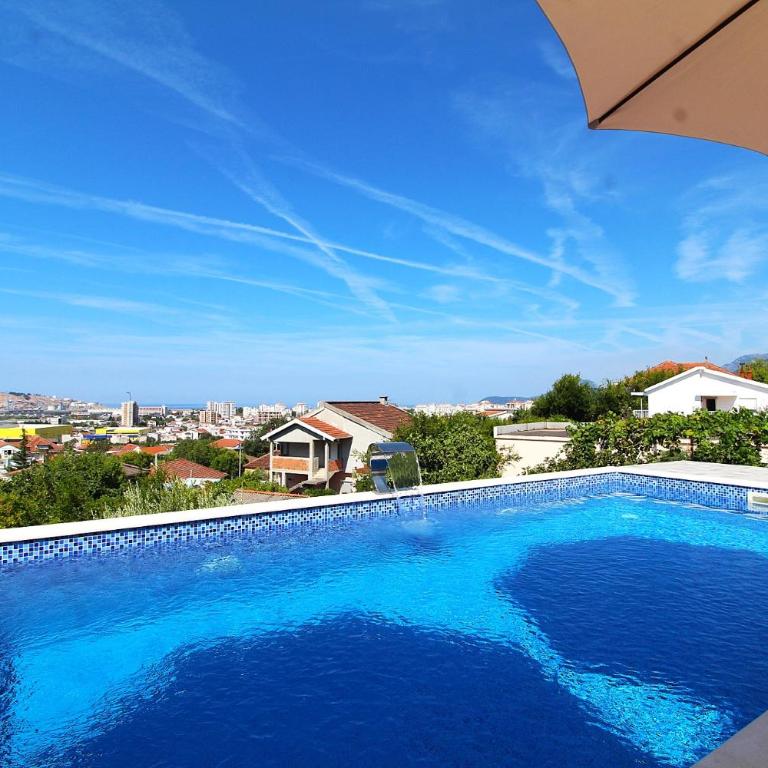 2bd Apt w Private Pool and City View "Keka" - Two-Bedroom Apartment with Private Pool - 2