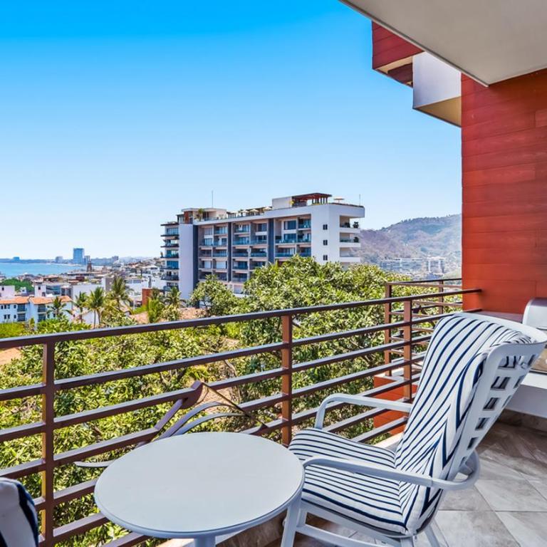 Casa Stacey Inf Pool Gym 3rd Fl 4min Beach - Two-Bedroom Apartment with Terrace and Sea View - 8