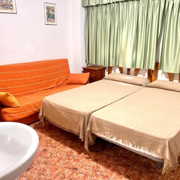 Pension Americano - Habitación Doble con aseo compartido - 2