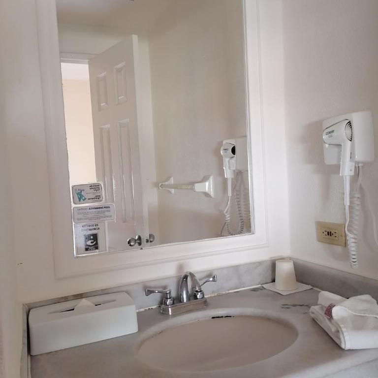 Suites Las Palmas - Habitación Doble con 2 camas grandes - 10