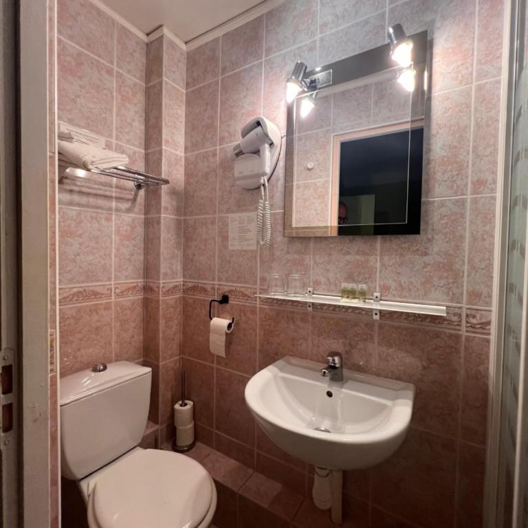 Hotel Le Ponteil - Chambre Triple avec Salle de Bains - 1