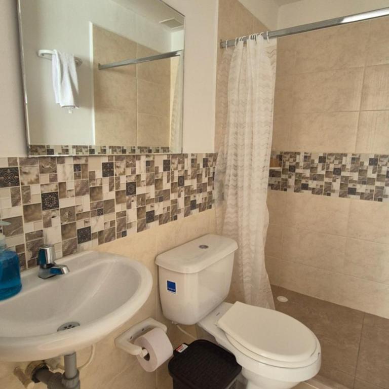 Apartamentos PRIVADOS 2 - 3 Habitaciones 4 Piscinas, 3 Jacuzzi, Sauna Cerca Aeropuerto Eden y Parque del Cafe por Molca Travel - Two-Bedroom Apartment - 75