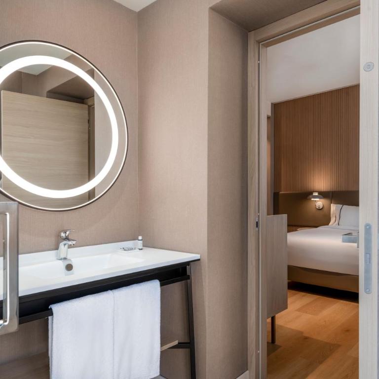 AC Hotel by Marriott Clodio Roma - Deluxe Room with Balcony - 12