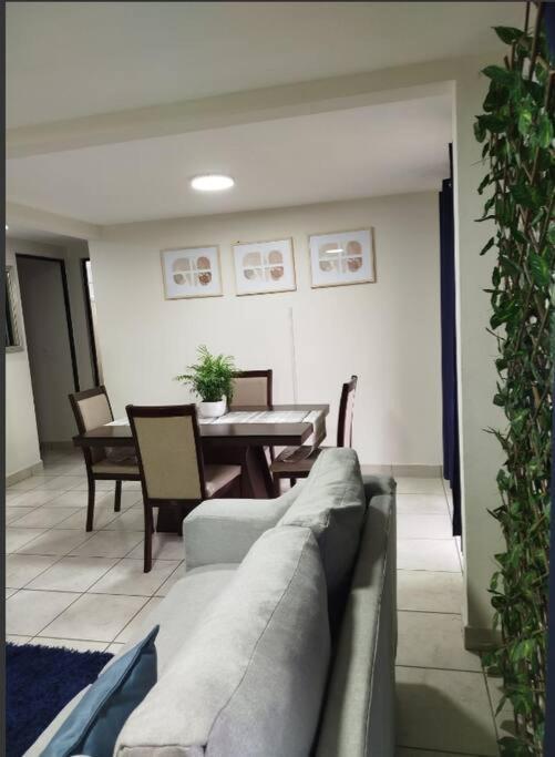 Alojamiento entero - Two-Bedroom Apartment - 6