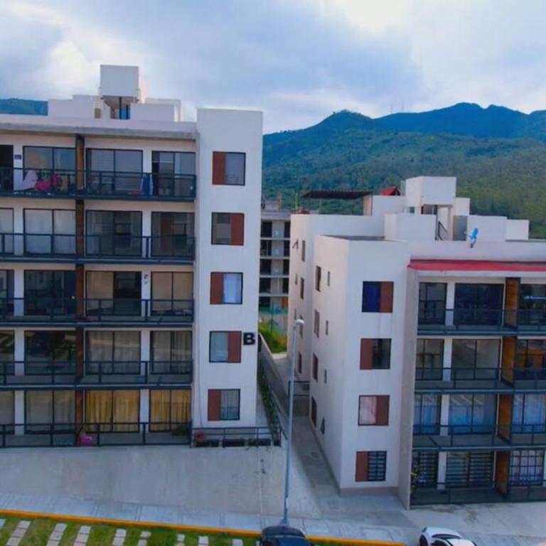 Alojamiento entero - Two-Bedroom Apartment - 10