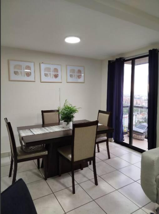 Alojamiento entero - Two-Bedroom Apartment - 11