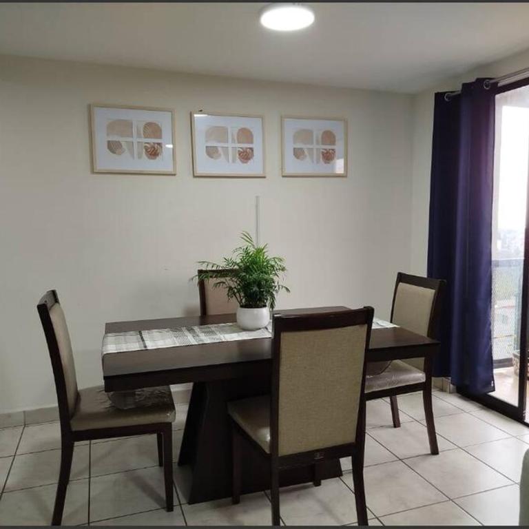 Alojamiento entero - Two-Bedroom Apartment - 16
