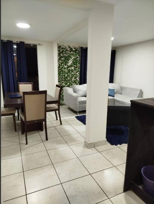 Alojamiento entero - Two-Bedroom Apartment - 19