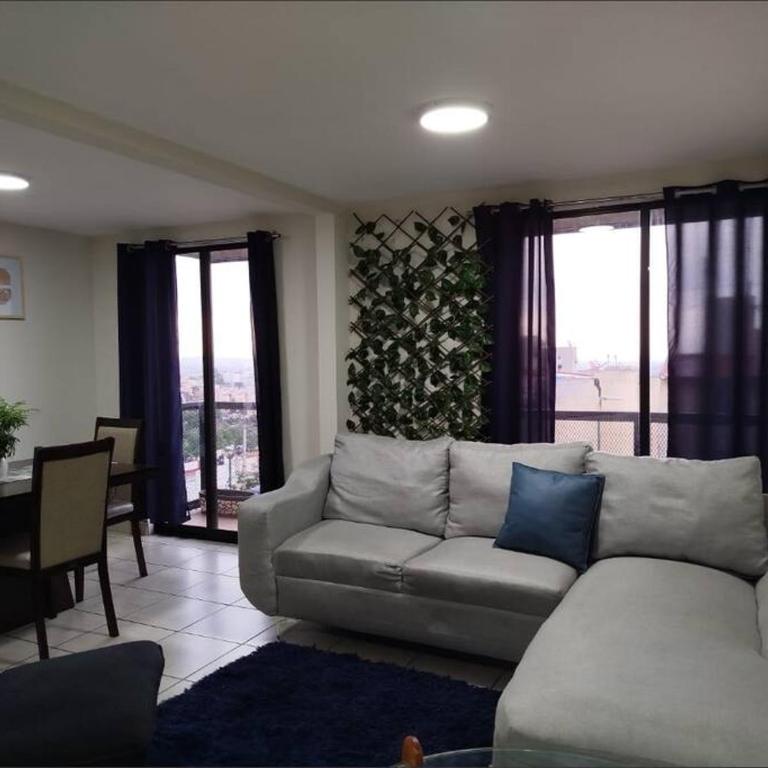 Alojamiento entero - Two-Bedroom Apartment - 23
