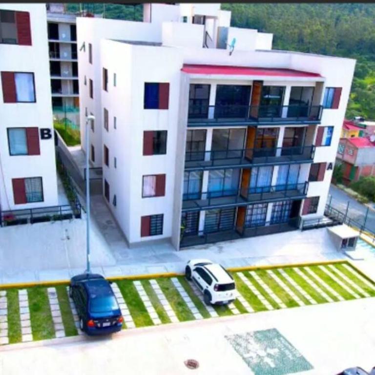 Alojamiento entero - Two-Bedroom Apartment - 24