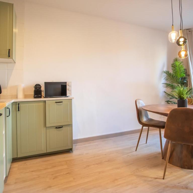 12CRC1038 - Big & Cozy 2bed Apartment in the city - Apartment with Balcony - 15