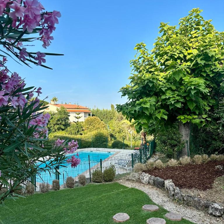 T2 Mandelieu Cannes - Résidence calme -piscine - proche commodités - Appartamento con 1 Camera da Letto - 1