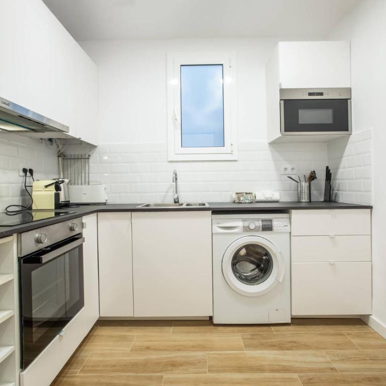 33PAR1094 - Magnific 2BR Flat in Poble Sec - Apartment with Balcony - 2