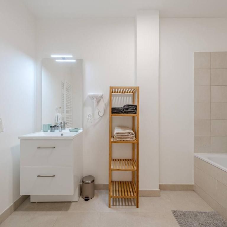 Cosy Apartment - Parking, Garden,10mn from Disneyland! - Two-Bedroom Apartment - 21