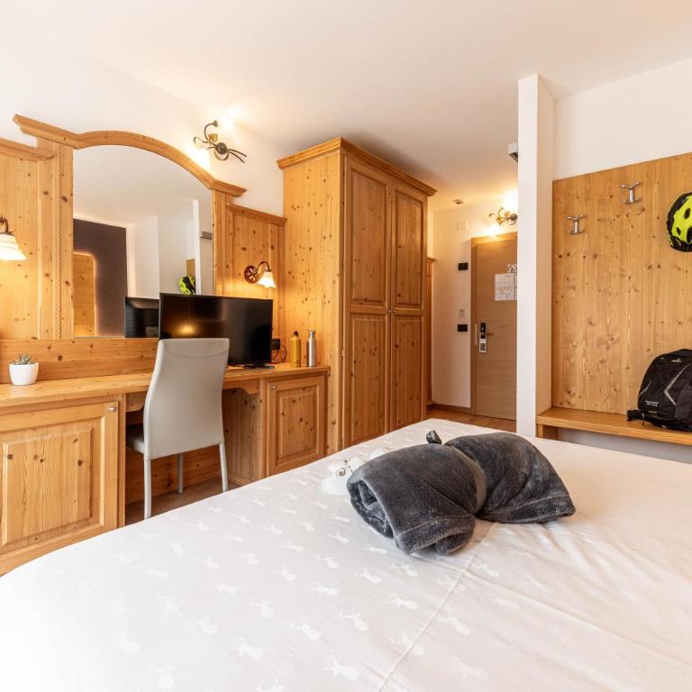 Hotel La Perla - Standard Triple Room - 2