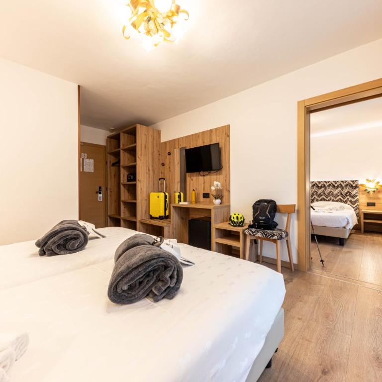 Hotel La Perla - Deluxe Family Room - 1