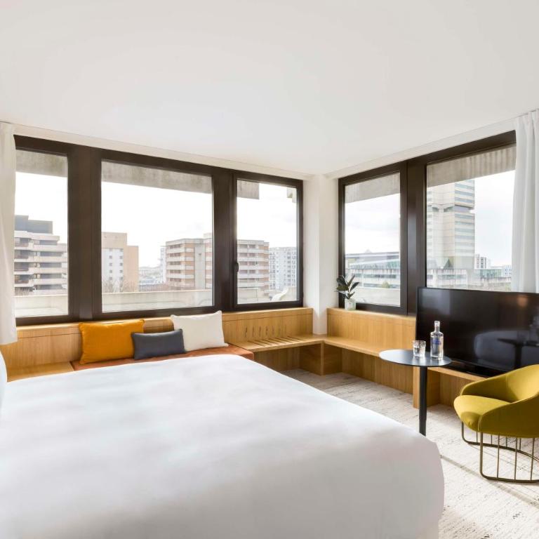FirstName Bordeaux, Part of JdV by Hyatt - Chambre d'Angle Lit King-Size de Luxe - 3