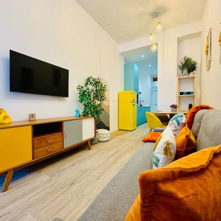 Color & Design next to Russafa SOHO - One-Bedroom Apartment - 2