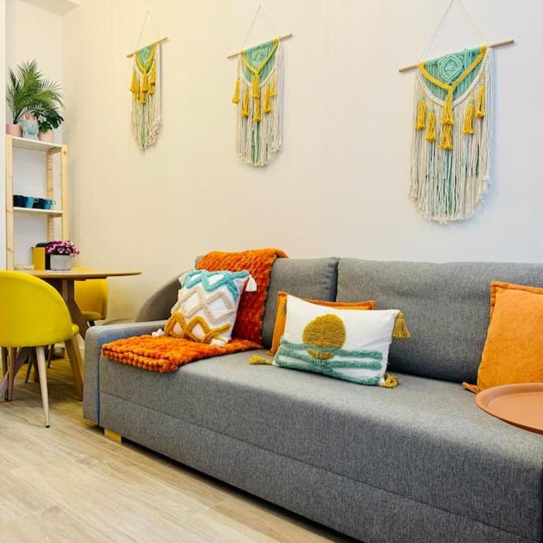 Color & Design next to Russafa SOHO - One-Bedroom Apartment - 31